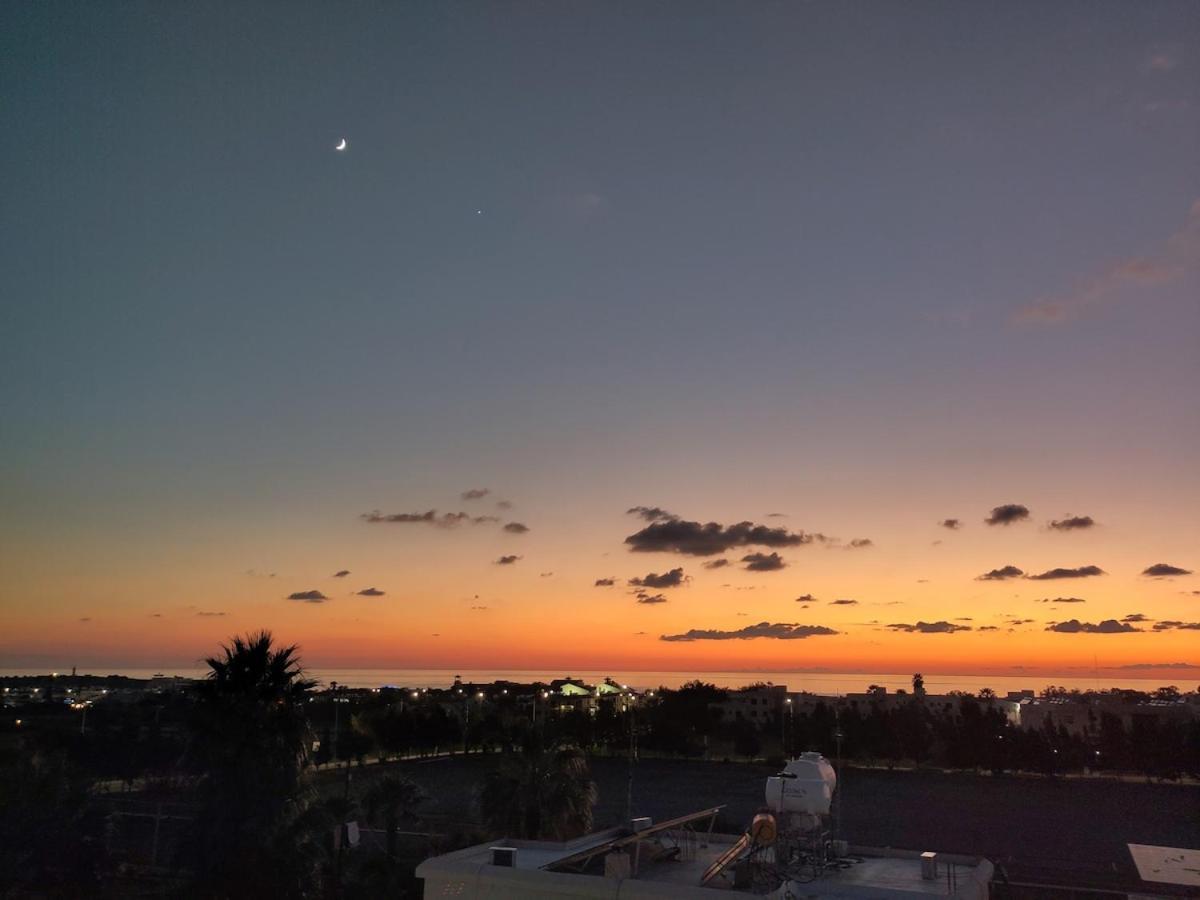 Othello With Pool, Balcony, Rooftop & 800 M To Sandy On Foot Paphos