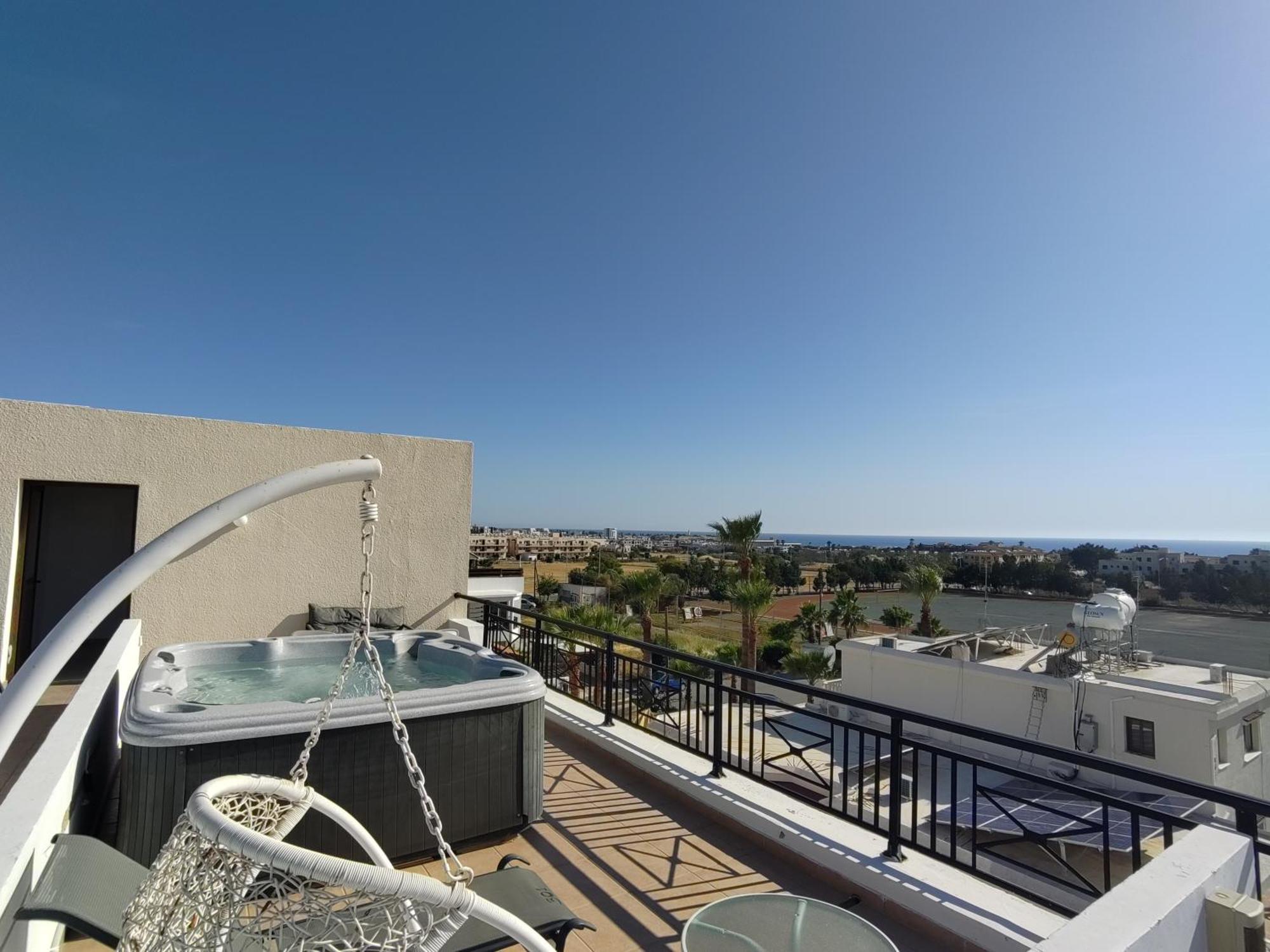 Othello With Pool, Balcony, Rooftop & 800 M To Sandy On Foot *