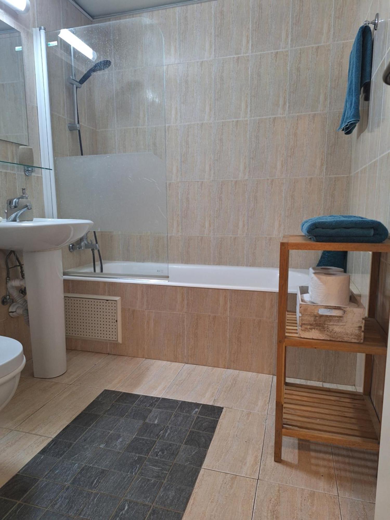Queens Gardens By The Sea, Pool And Mall Apartment