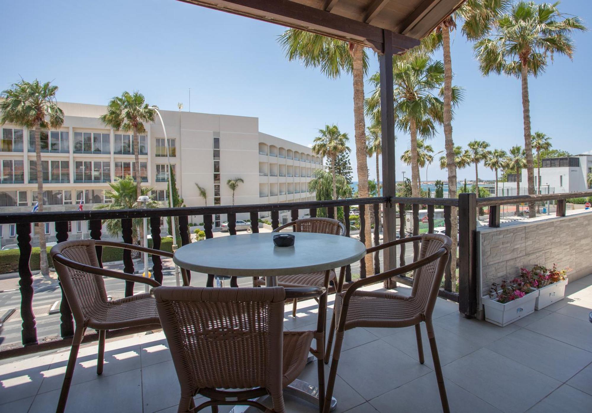 1bd Apartment *