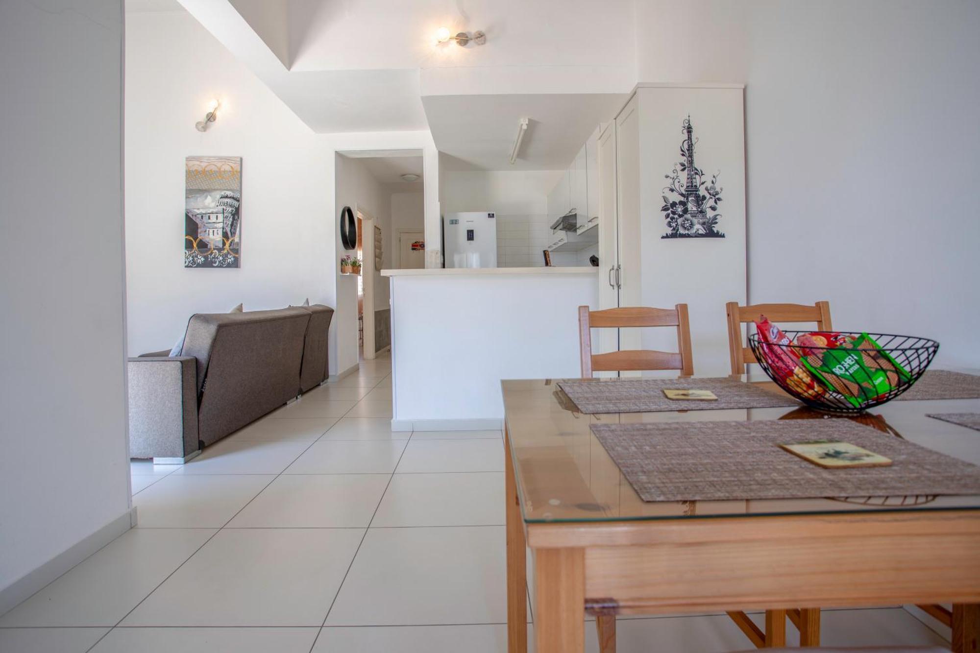 1bd Apartment *