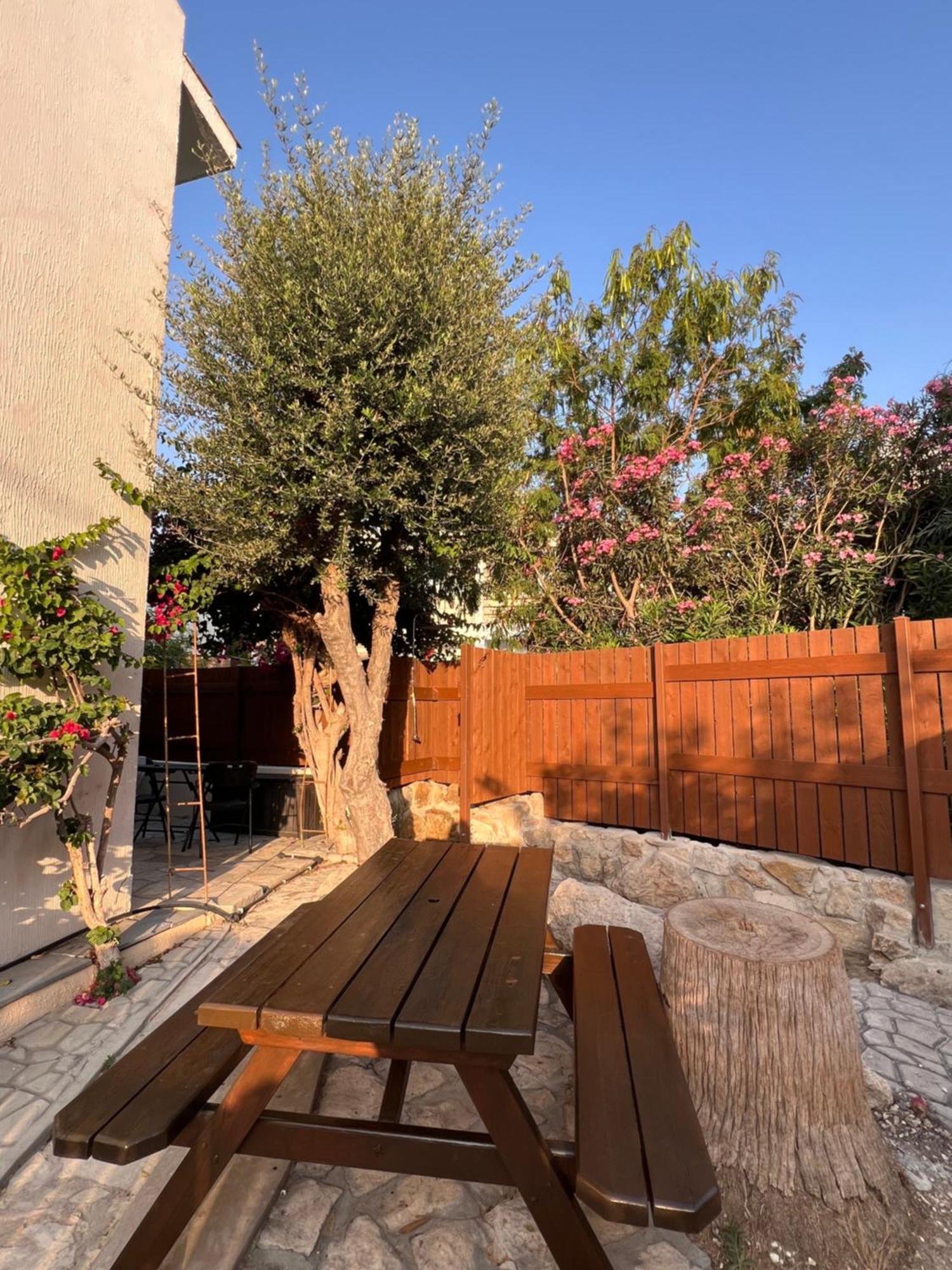 Aphrodite's Gardens Entire Townhouse 400 M To The Sea * Paphos