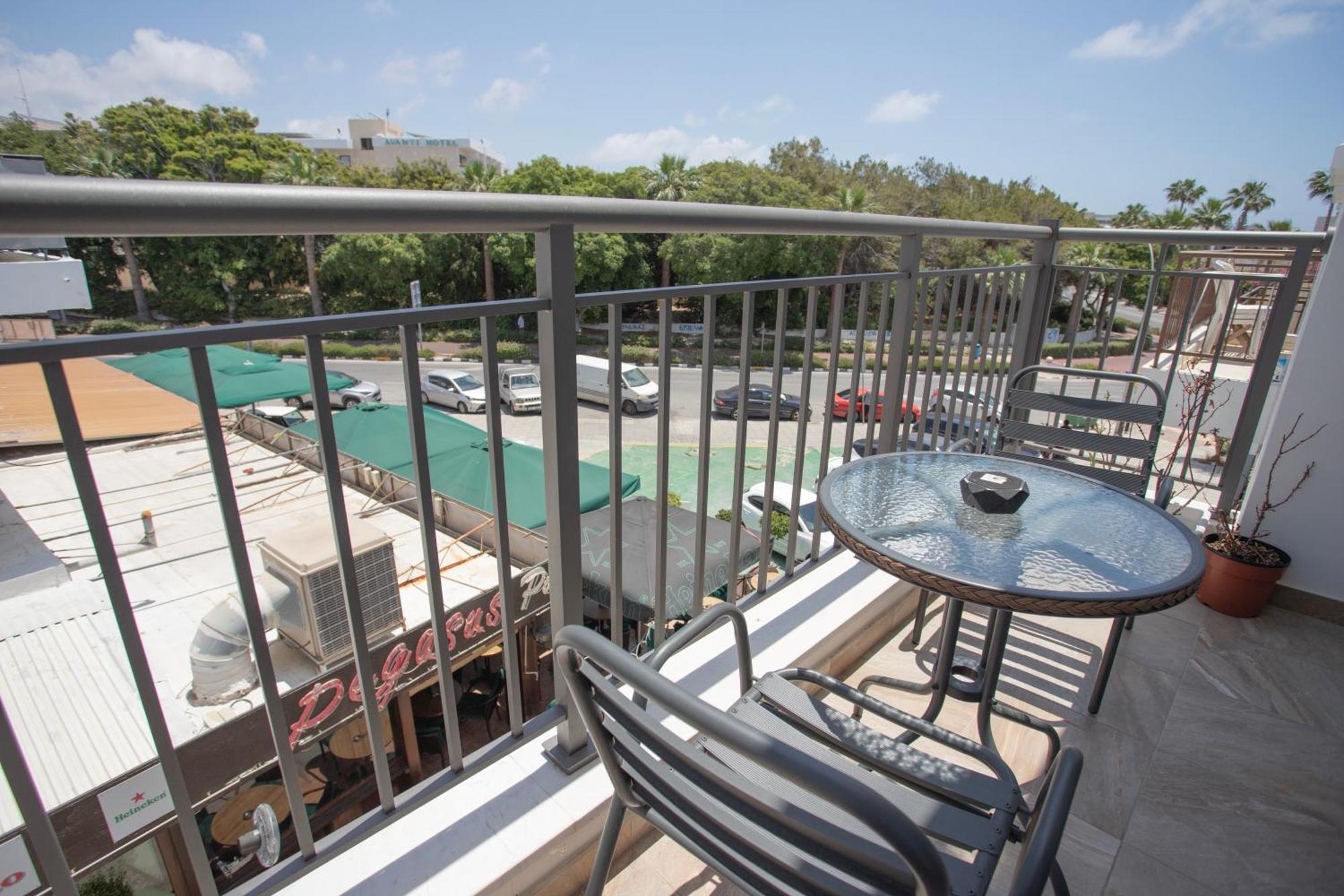 1-2bd Apartment *