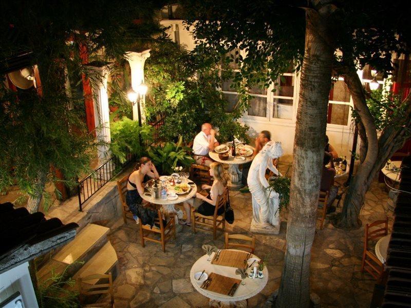 Hotel Kiniras Traditional & Restaurant