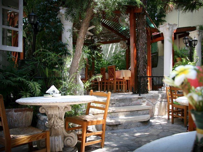 Kiniras Traditional & Restaurant