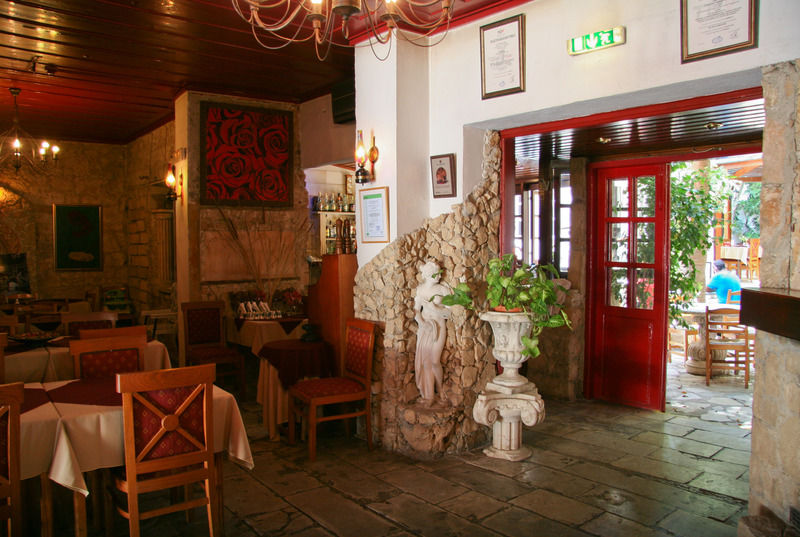 Kiniras Traditional & Restaurant Hotel 3*