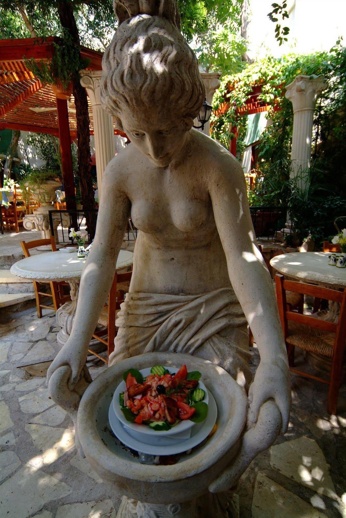 Hotel Kiniras Traditional & Restaurant 3*
