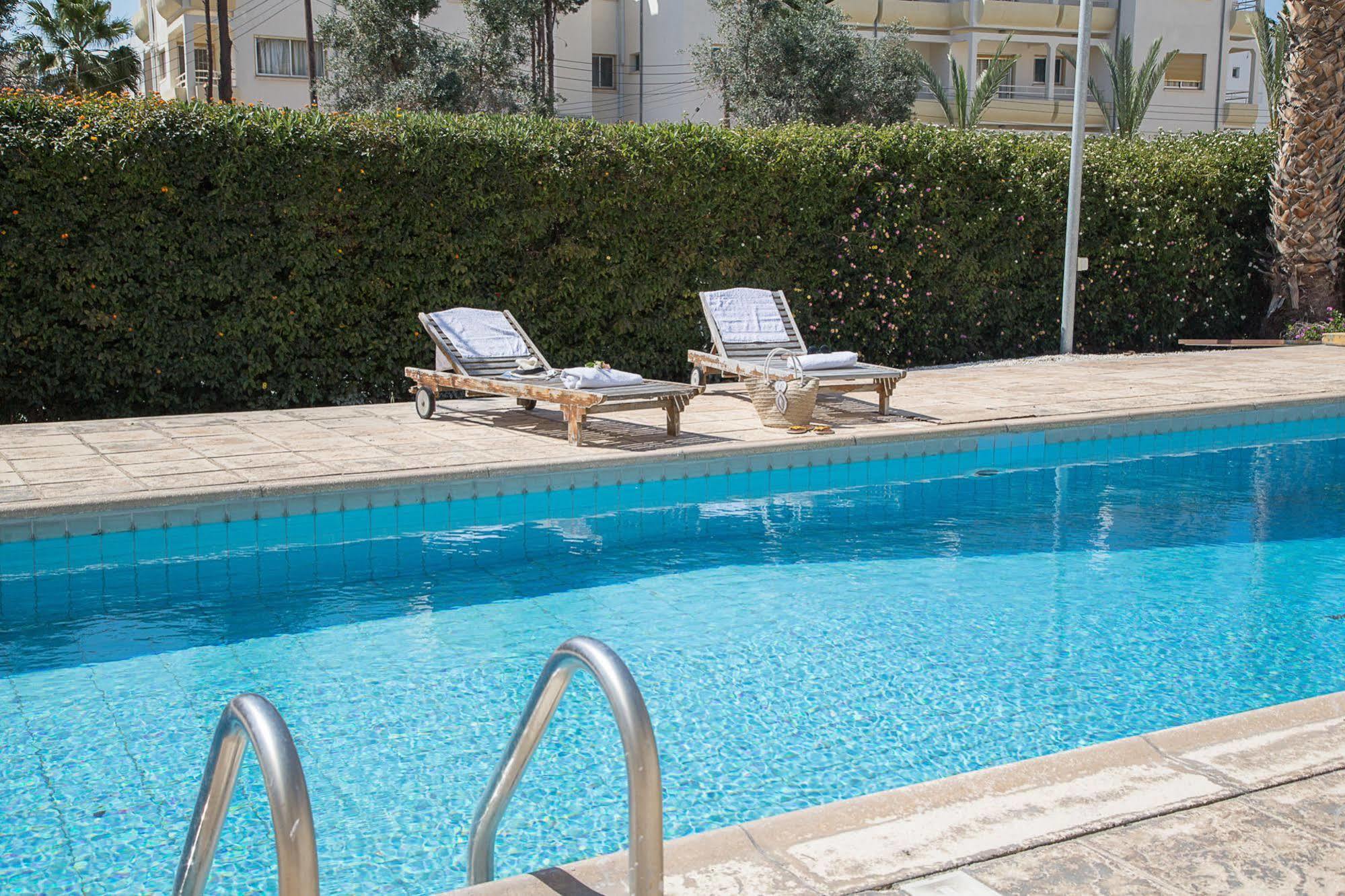 Hotel Hut 3*