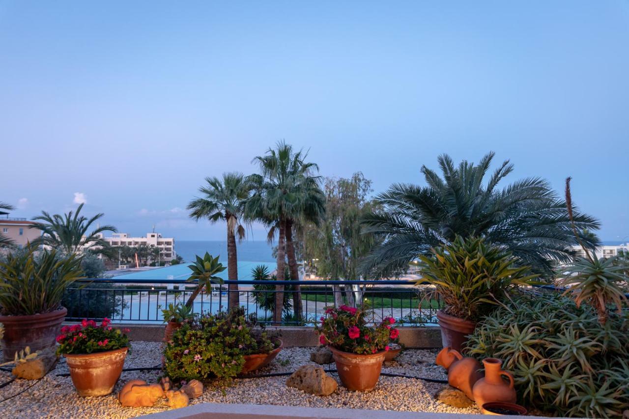 Apartment 105 Kings Palace - Fabulous 2 Bed, 2 Bath, Large Patio With Garden - Sea Views Paphos