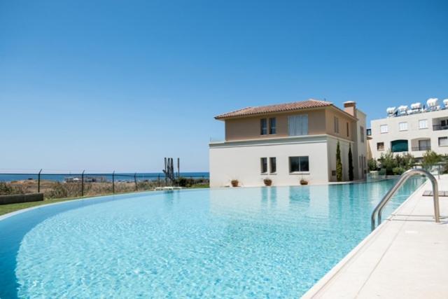 Lighthouse Beach View Apartment