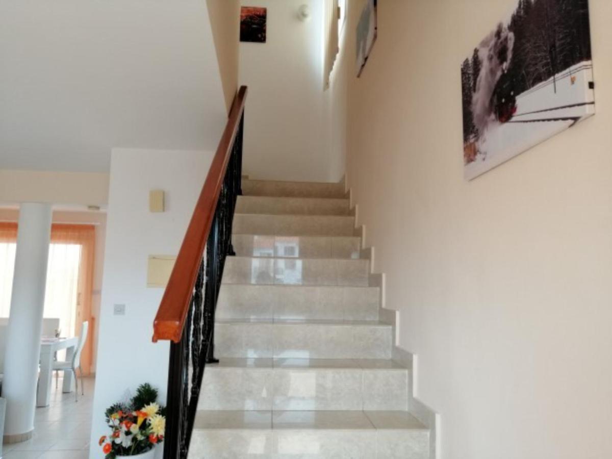 Villa Universal Daphne 3 Bedroom In Kato