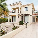 Beautiful 2-Bedroom Apartment - Great Location