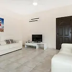 Beautiful 2-Bedroom Apartment - Great Location