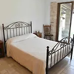 Lasa Black Rock Villa