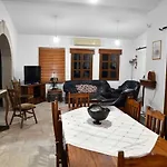Lasa Black Rock Villa