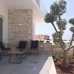 Melanos Fully Renovated Townhouse With Private Pool