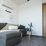 Phaedrus Living Seaview Studio Suite Lighthouse 52