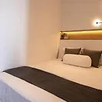Phaedrus Living Seaview Modern Flat Lighthouse 52