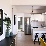 Phaedrus Living Cityview Luxury Flat Walnut Grove
