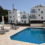 Cosy Apartment In Kato Paphos With Pool Access