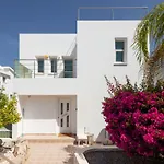 Infinity Luxury 4 Bedroom Villa