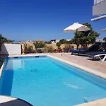Peaceful Townhouse With Private Pool Near The Sea
