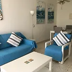 Kings Palace - Modern And Stylish Pool Facing Apartment