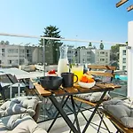 Phaedrus Living: Seaside Luxury Flat Lighthouse 65