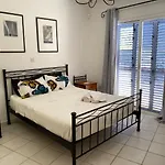 Limnaria Villas Sunny Garden Apartment