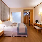 Constantinou Bros Pioneer Beach Hotel
