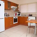 2 Bedroom Cates Top Floor Peaceful Apartment With Pool!