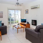 2 Bedroom Cates Top Floor Peaceful Apartment With Pool!