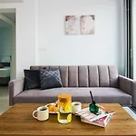 Phaedrus Living - Seaside Executive Flat Harbour 208