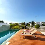 Villa Laurus 6, Walking Distance To The Beach