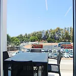 Phaedrus Living - Seaside Executive Flat Harbour 207