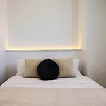 Phaedrus Living - Seaside Executive Flat Harbour 203