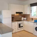 Sunset Apartment With Pool & 10 Mins To Venus Beach
