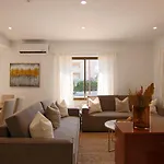 Phaedrus Living: City View Luxury Flat Androcleous