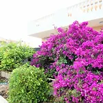 Central Pool-Side 2 Bedroom Apartment In Paphos