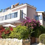 Townhouse In Paradise Gardens