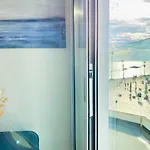Phaedrus Living : Luxury Flat Lighthouse 75