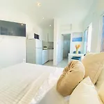 Phaedrus Living : Luxury Flat Lighthouse 75