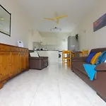 Stylish Holiday Apartment - Large Pool - Close To Beach
