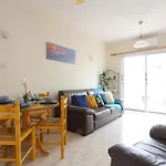 Stylish Holiday Apartment - Large Pool - Close To Beach