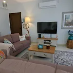 Stylish Garden Apartment At Paphos Harbour