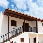 Steni Traditional Studio Apartment