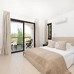 Sunny Paradise Luxury Villa With Pool & Hot Tub