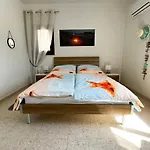 Modern Apartment Only 300M From Famous Venus Beach