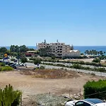 Modern Apartment Only 300M From Famous Venus Beach