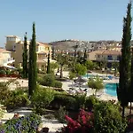 Regina Gardens - Stylish Modern 1 Bedroom Apartment